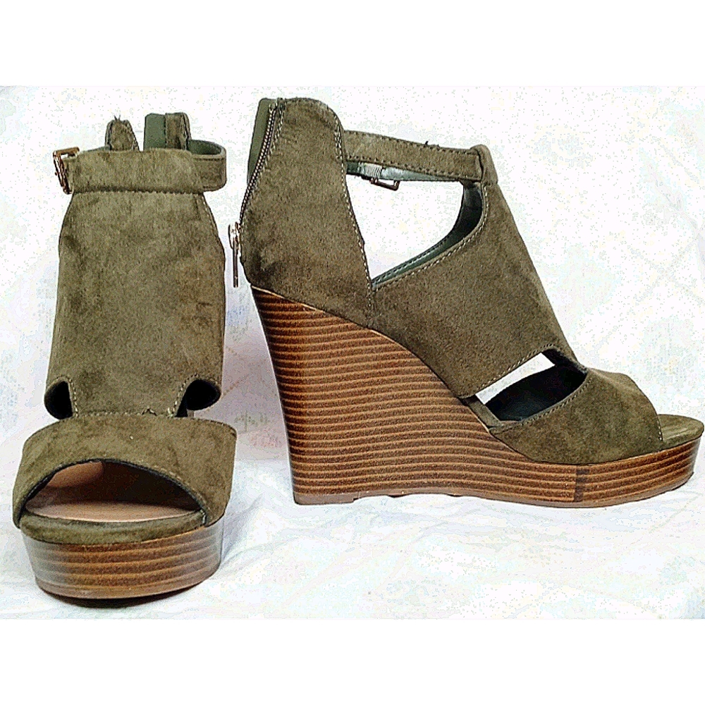 Parker & Sky Platform Wedge Sandals in Olive Green